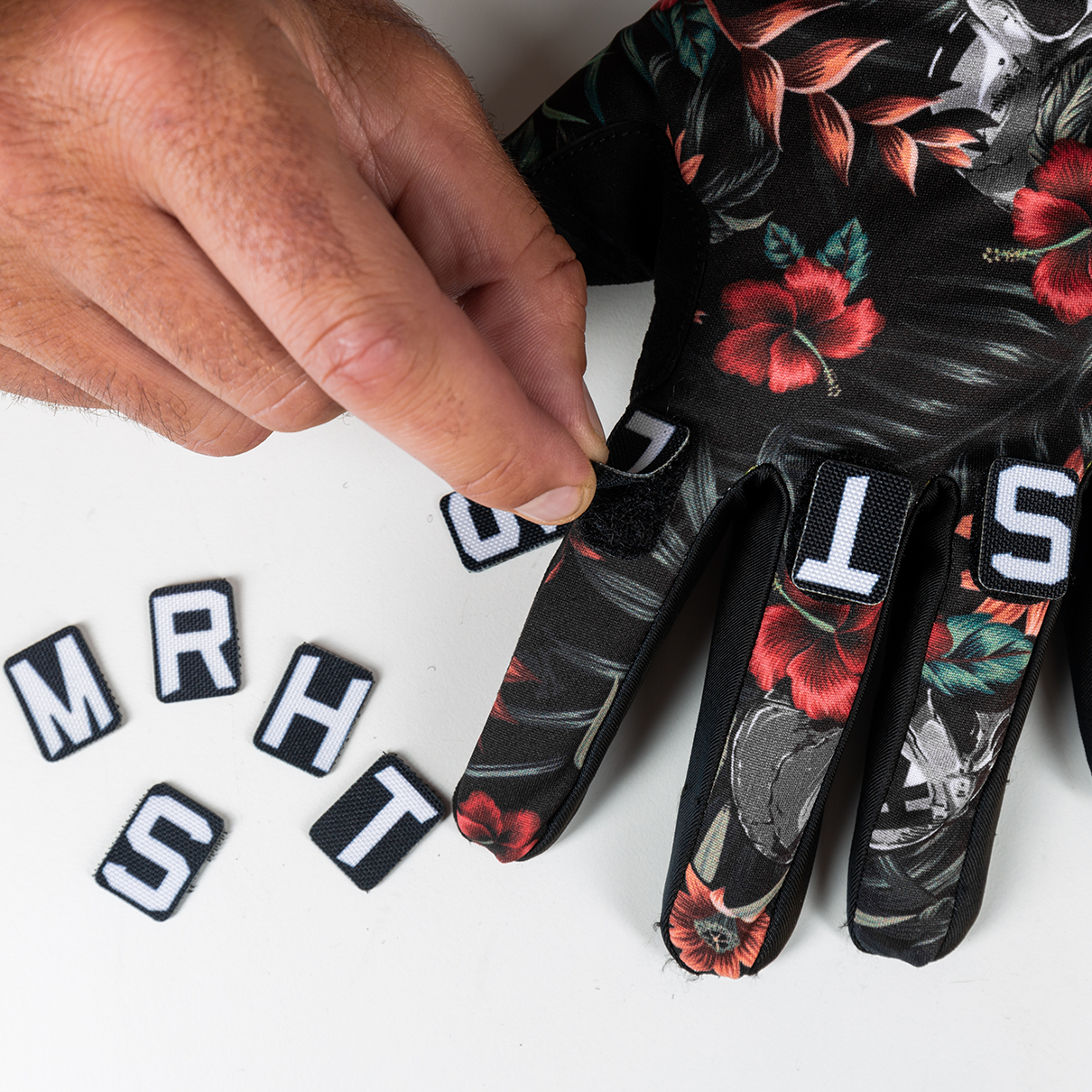 Glove - Tropical Skull